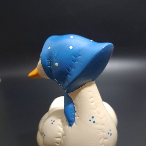 Vintage 1987 Female Duck Figurine With Blue Bonnet & Orange Feet - Picture 9 of 13